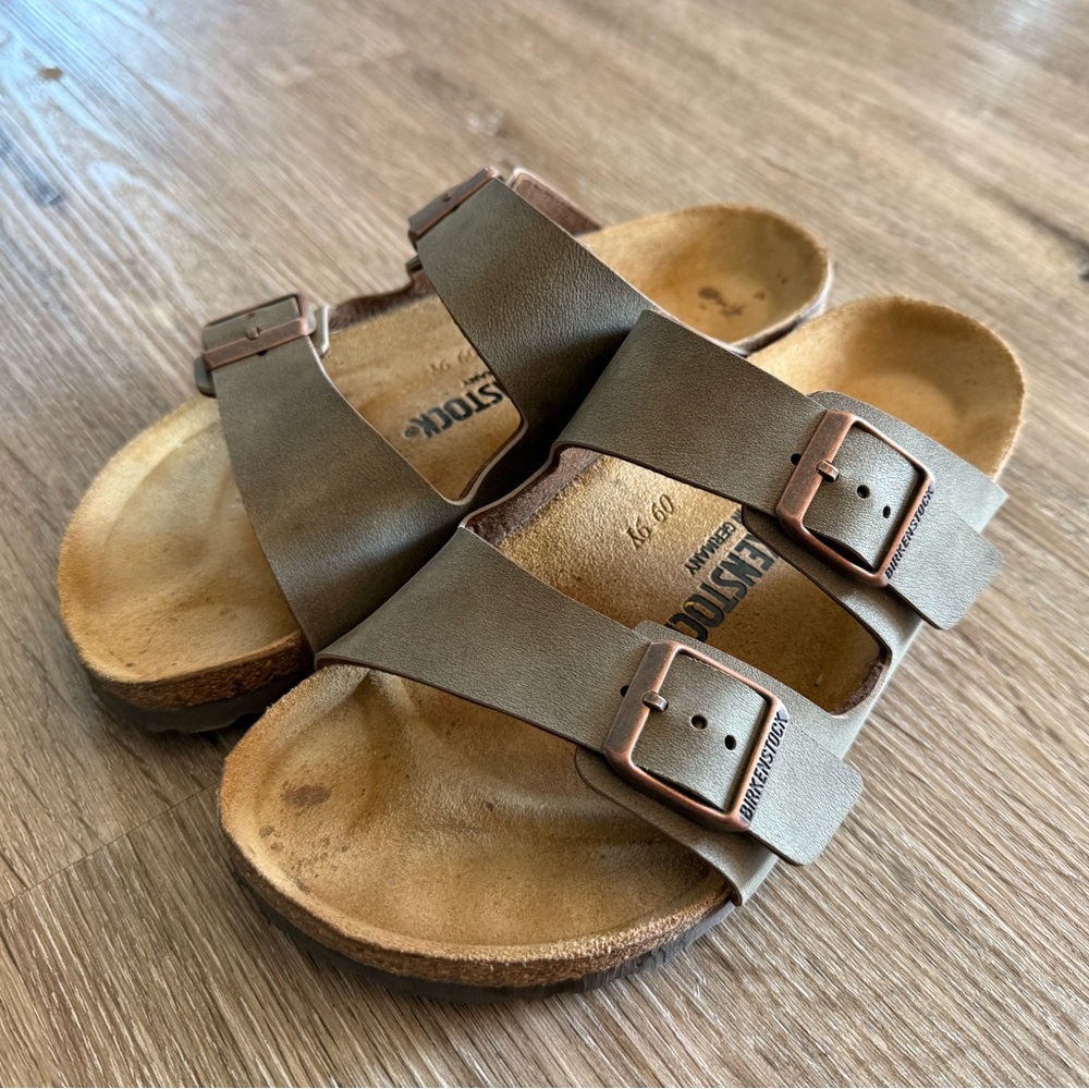 Birkenstocks Arizona in khaki